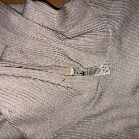 Alo Muse Set Size M - Picture 5 of 8